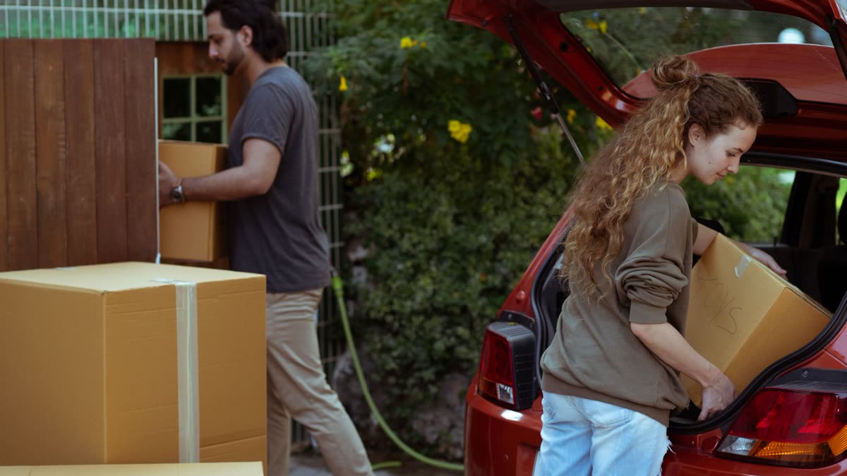 Comment se passe un déménagement quand on stocke entre deux logements ?